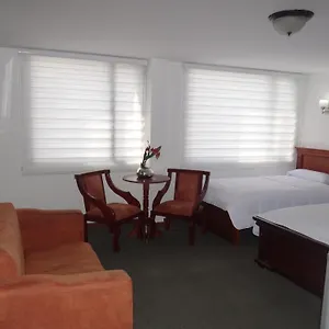 https://altura-rooms-suites.hotelsquito.com